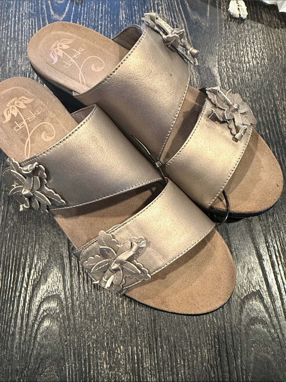 Dansko Donna Sandals Silver Great Condition